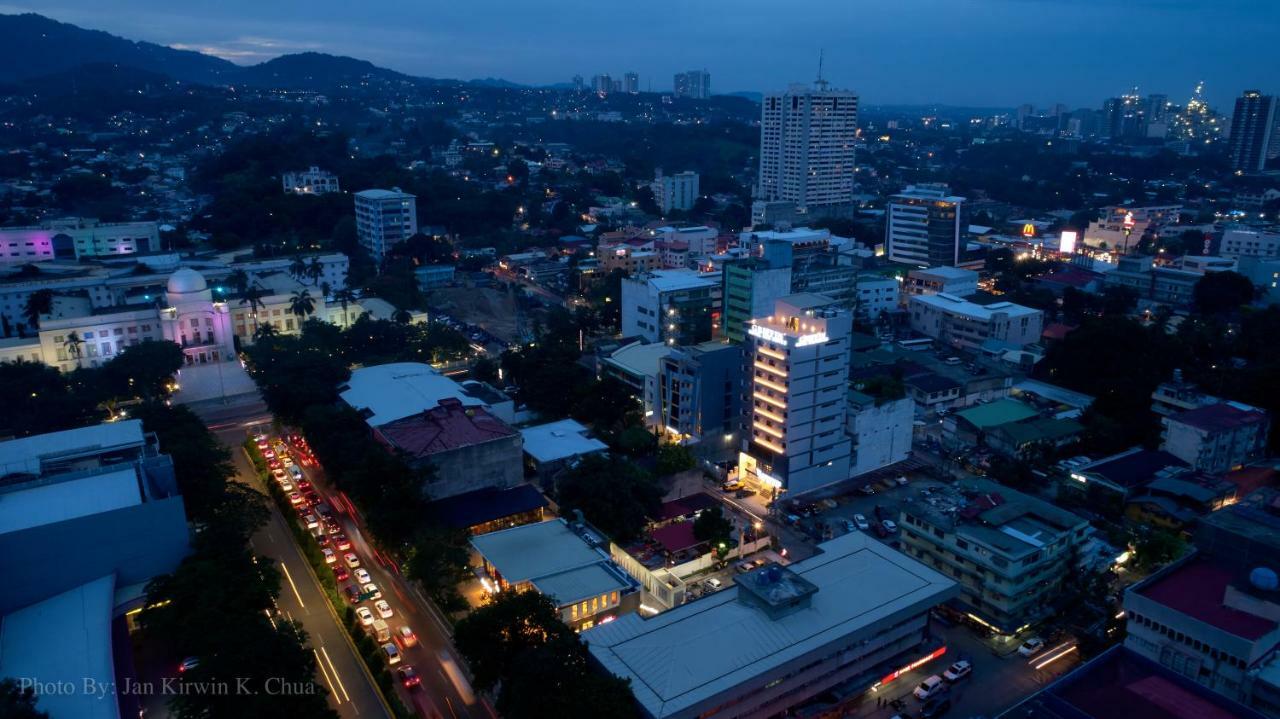 กริฟฟิน โฮเต็ล แอนด์ สวีท Hotel Cebu ภายนอก รูปภาพ