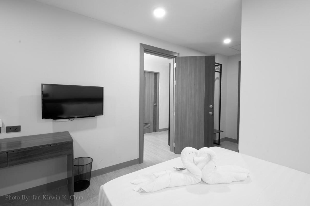 กริฟฟิน โฮเต็ล แอนด์ สวีท Hotel Cebu ภายนอก รูปภาพ
